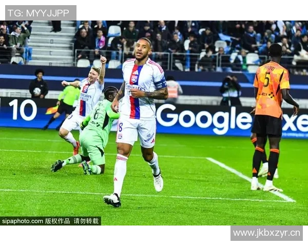 拜仁海报热身欧冠对决巴黎罗贝里小猪同框伊布小罗回忆重温