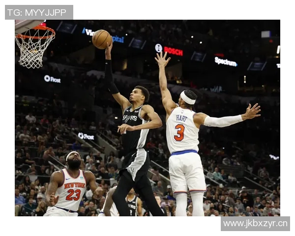 格莱姆斯全场表现惊艳13投7中砍下22分7篮板13助攻创助攻生涯新高