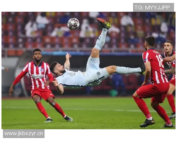 杜尚别独立球员门前制造威胁胜利球员极限倒勾解围展现精彩防守 杜尚别独立球员门前制造威胁胜利球员极限倒勾解围展现精彩防守