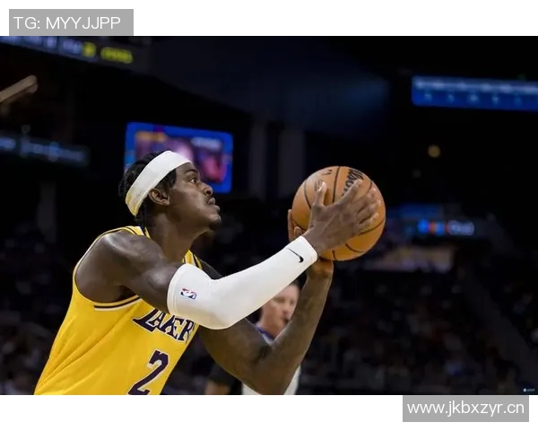 浓眉首节表现稳健6分4板1助助力球队中规中矩展现实力