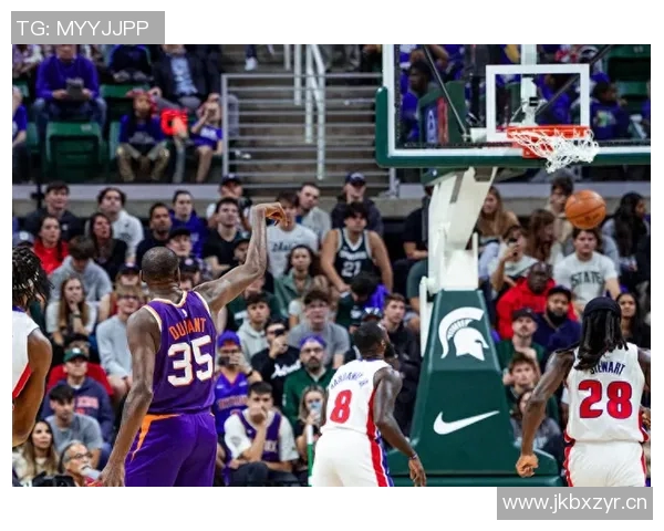 布克主导太阳新篇章KD从收敛到放开重塑球队风格 布克主导太阳新篇章KD从收敛到放开重塑球队风格