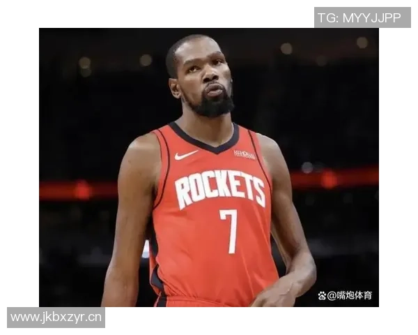 重返布鲁克林杜兰特赛前温情拥抱蔡老板夫人吴明华展现友谊与情谊