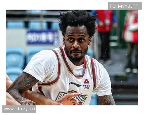 克尼佩尔上半场表现惊艳四号秀10中6三分5中3轻松砍下17分4板2助