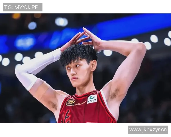 媒体人认为曾凡博不应被特别对待上场时间应适度减少