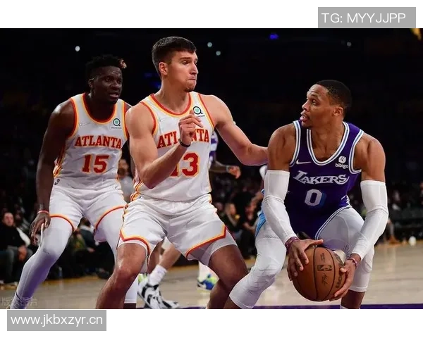 克拉克斯顿半场表现亮眼8投5中贡献12分9篮板4助攻正负值高达20