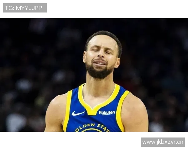 桑托斯盛赞库里无球跑动如引力场吸引所有人注意力的神奇魅力