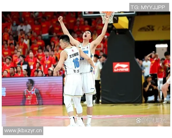 翟晓川与赵睿方硕共赏王楚钦比赛现场气氛热烈嗓音嘶哑尽显激情