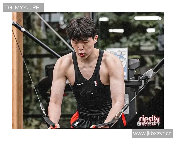 谢顿夏普表现出色18投9中砍下25分助力球队内外开花三分球命中率高达50